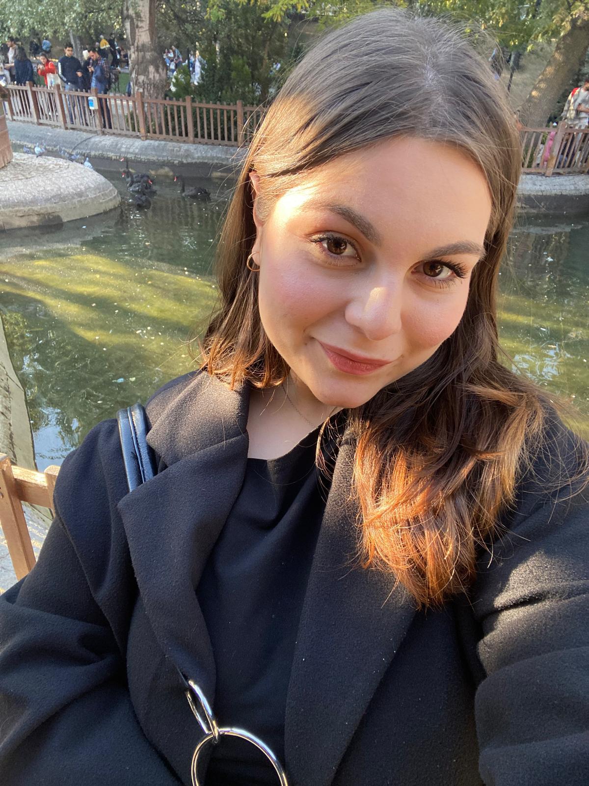 Esra Gülnar